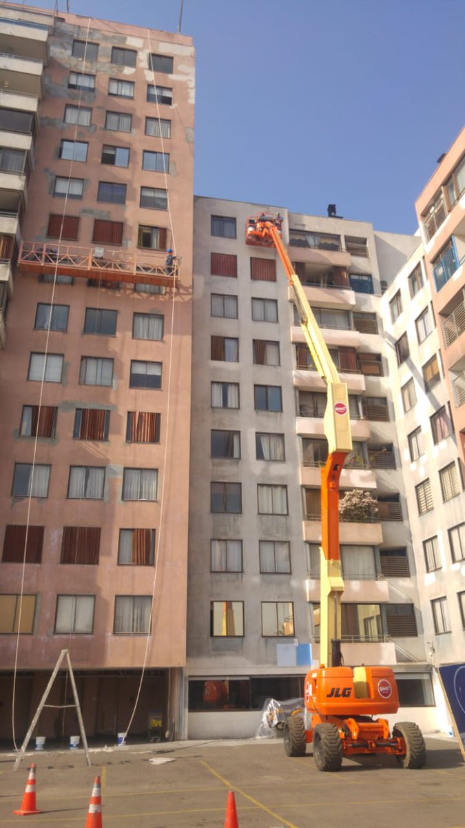 ALTAPRESIONCHL's tweet photo. Restauración de fachadas en altura para edificio en Avenida Pedro de Valdivia, un trabajo de especialidad que ejecutamos bajo todas las normas de seguridad #Restauraciondefachadas #Restauracionenalturas #Trabajoenaltura #AltapresionCHL #Providencia #Seguridadenaltura https://t.co/7T6HbcCwtV