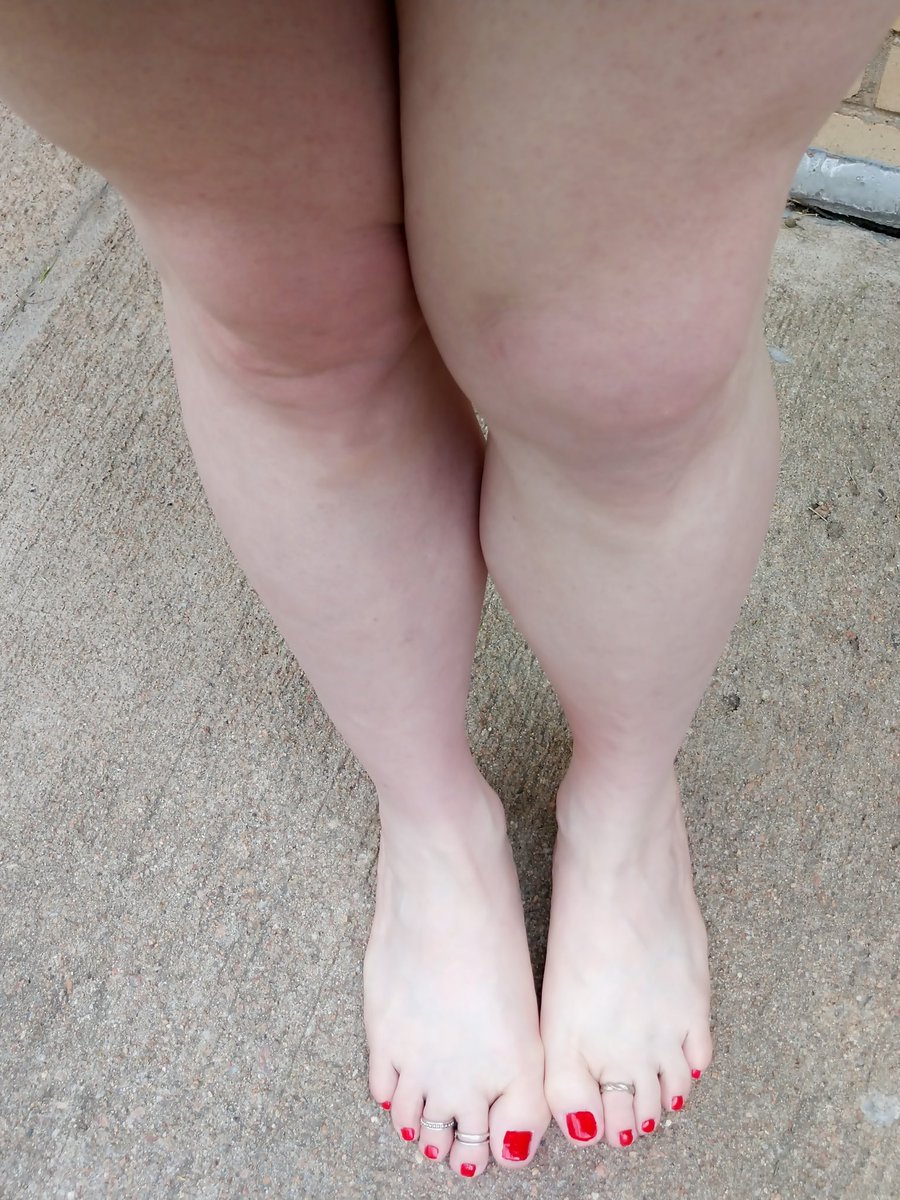 ValerieDenton8's tweet photo. My #legs are #legsfordays??? #toering #feettops #transfeet #cdfeet #transmilf #footfetishnation #footfetishmodel #footmodel #footfetishgroup #m2f #transgender #barelegged #barelegs #transisbeautiful https://t.co/PUZrrveAmN