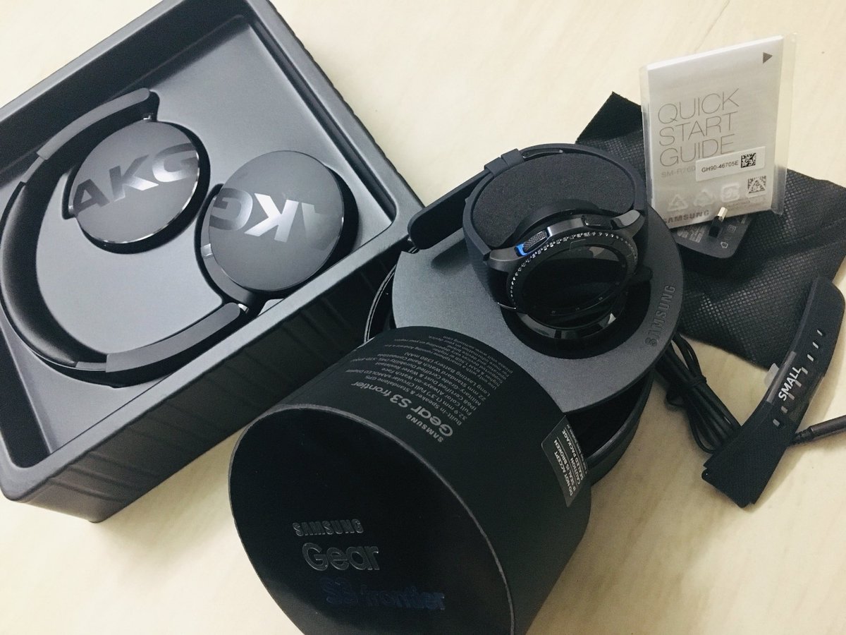 mdmacavity's tweet photo. Combo pack #SamsungGear #S3Frontier #AKG https://t.co/cTAg44BMhQ