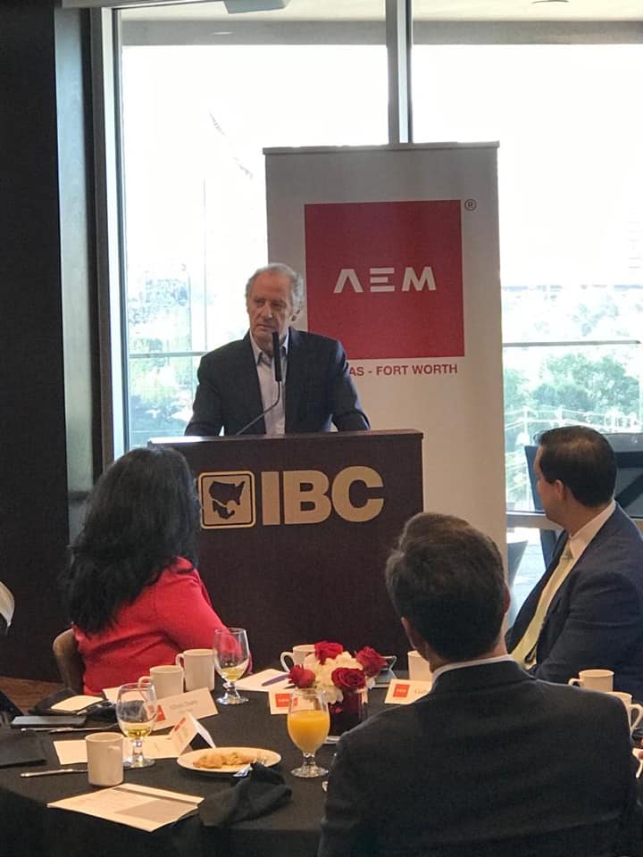 DallasAem's tweet photo. Rafael Herrera, Presidente de AEM USA, y Jonny Williams, miembro del consejo nacional AEM USA, firman acuerdo durante la visita de Eugenio Nájera Solórzano, Director de Nacional Financiera (Nafinsa)/BANCOMEXT, para brindar apoyo en el establecimiento de empresas de EU en México. https://t.co/uV0NsXzZaU