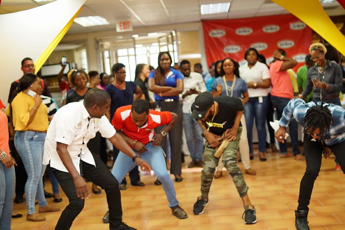 gracefoods's tweet image. We received a special visit from Silent Ravers and Wiz Ravers, who came to #ShareTheBeat to our new campaign. #DiGoodFoodDem