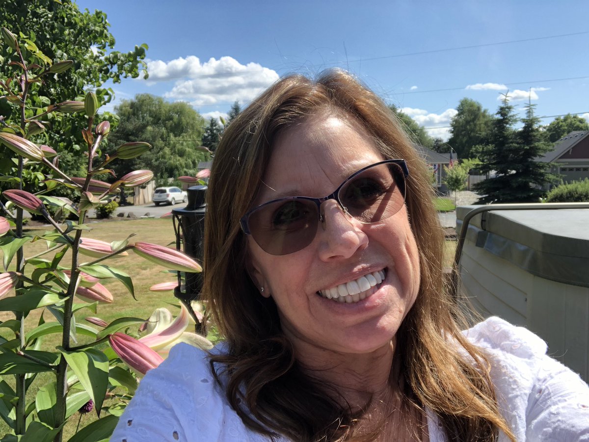 EvaPinson's tweet photo. Patio selfie!  #LLESsummer https://t.co/34DXN0oLxm