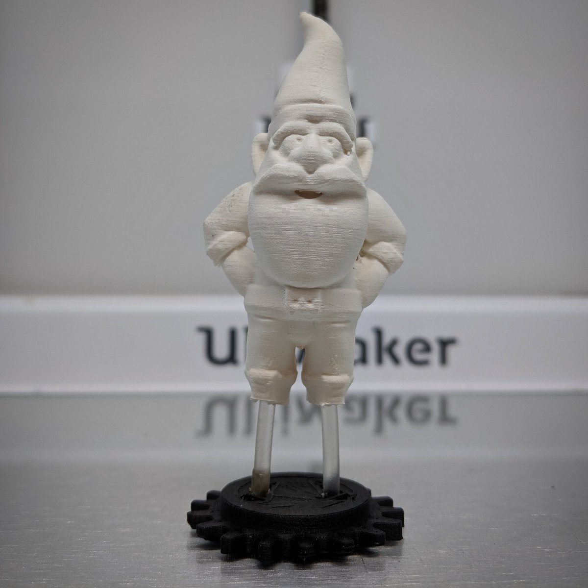 Proto_pasta's tweet photo. Arrr you ready for the weekend? Multi-material #Protognome in Matte Fiber White, Iridescent Ice & Carbon Fiber HTPLAs on the @ultimaker S5 platform. #pirategnome #protopirate #yayforfriday #itstheweekend https://t.co/XvscCPJulB