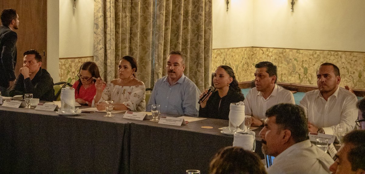 H. Ayuntamiento de Teuchitlán (@hteuchitlan) on Twitter photo 2da Reunión Regional Valles Cultural. Hoy los diferentes Municipios de la región Valles, Se dieron cita para atender las diferentes inquietudes en los aspectos culturales en Tequila. Donde nos acompañó la Secretaria de Cultura del Estado Giovana Jaspersen <a href="/CulturaJalisco/">Cultura Jalisco</a> 2da Reunión Regional Valles Cultural. Hoy los diferentes Municipios de la región Valles, Se dieron cita para atender las diferentes inquietudes en los aspectos culturales en Tequila. Donde nos acompañó la Secretaria de Cultura del Estado Giovana Jaspersen <a href="/CulturaJalisco/">Cultura Jalisco</a>