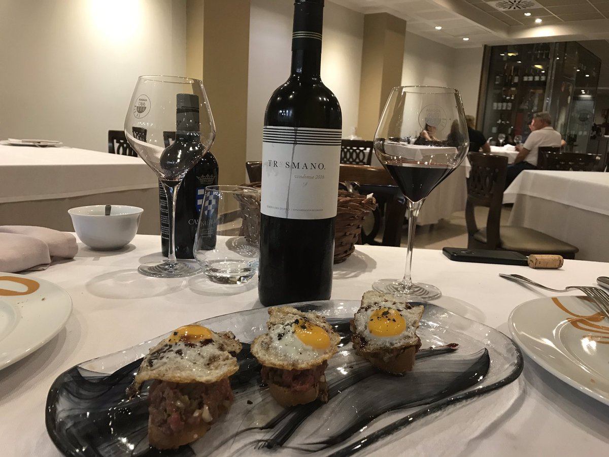 manuelsommelier's tweet photo. #CenaEspecial #CenaAmigos #LocuraGastronomica @AsadorLaVid #Chuleta #MontaditoSteak #BonitoEscabeche #QuesoComte  #Vino #CerroLasCuevas @b_gomez_cruzado #Arman @casaldearman #Tr3smano #Champagne @HenriGiraudUSA #BlancDeCraie #JacqueSelosse #Gastronomia https://t.co/dkEJwq9oI9