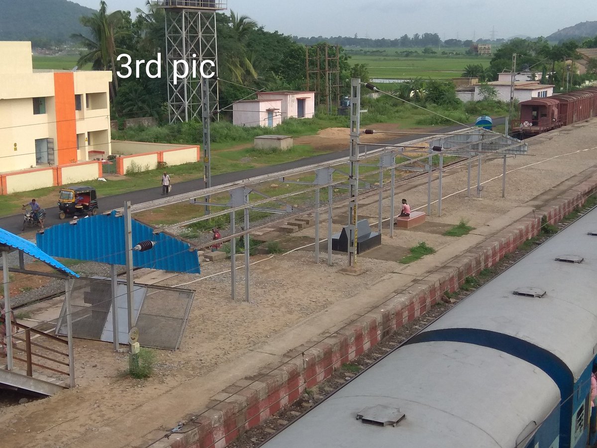 @DRMKhurdaroad @RailwaySeva @pcsarangi @PandaJay @adrmkur @PiyushGoyal @PiyushGoyalOffc 
Sir/mam,
The 1st pic and 2nd pic shows that IR have a good working model for HDS station but when the 3rd pic work complete.
After several reports given by us from Dec. to April. work complet