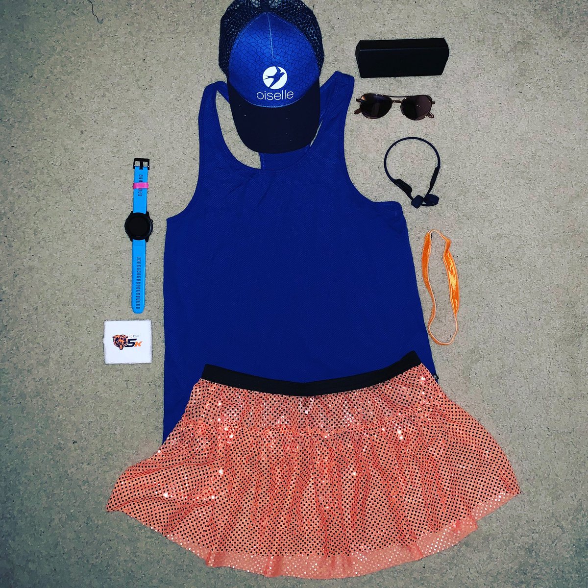 HeatherRuns13_1's tweet photo. #FlatHeather for #ChicagoBears5k in the morning. Ready for some fun! #teamsparkle #shokzamb #roka #oisellevolée #werunsocial https://t.co/qpJGie6nMn