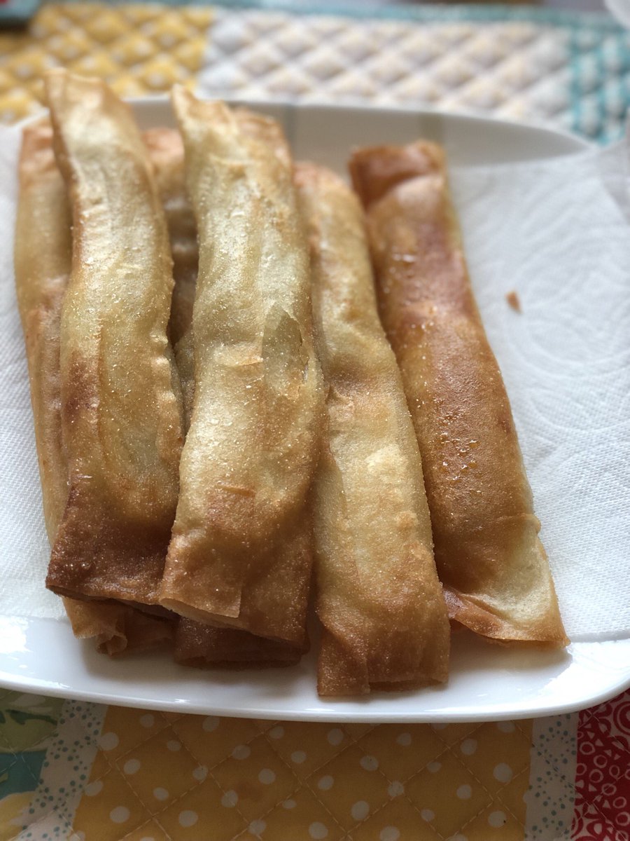 snack time!!! dont forget to eat  @official_hoony_  @official_yoon_  @official_mino_  @official_jinu_  @yginnercircle  @yg_winnercity  made some turon (sweet banana?) and crab cream cheese rolls today., love yah all!!! main course later at water bomb festival   #ToHoony