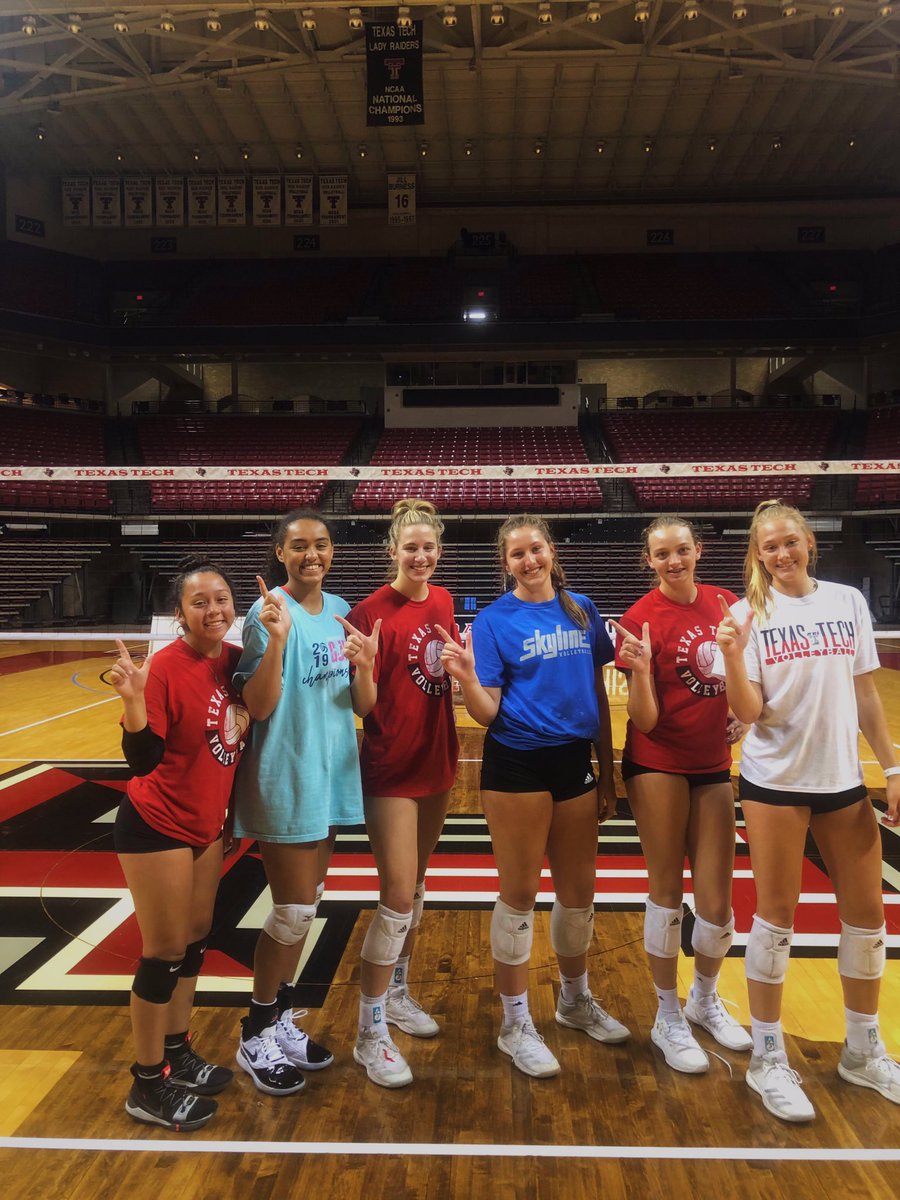 MadalynRose12's tweet photo. can’t wait to take on TTU volleyball w/ y’all<33 #futureredraiders #foreverbffs #wreckem https://t.co/UooDCrzNmy