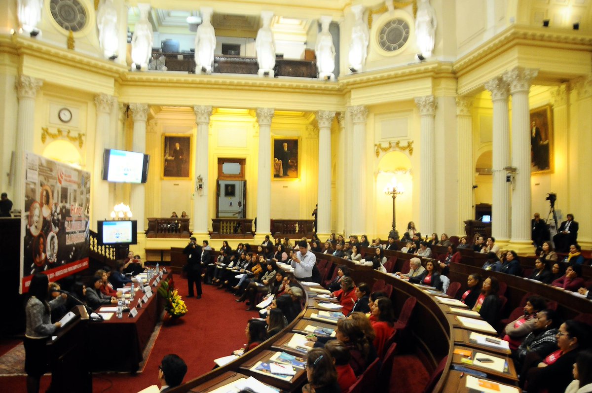 Madame36's tweet photo. En representación de @MujerdPolitica asistí al @congresoperu para participar del foro "La Mujer en la Política". Gracias por la invitación. #MujerComPol #ComPolPerú https://t.co/7DD6yg6ukj