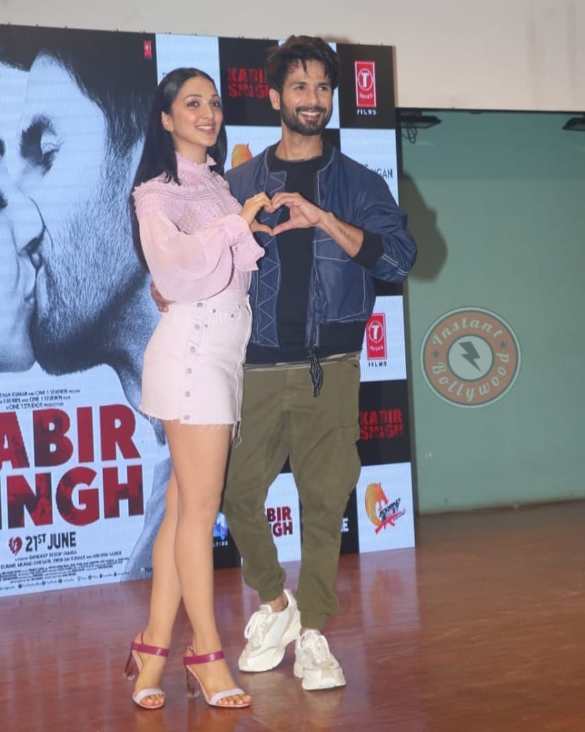 us_bollywood's tweet photo. Would you like to see them paired again after success of #KabirSingh - Yes/No? .They definitely make for a hot on screen Jodi..#shahidkapoor #KiaraAdvan https://t.co/GnSnYQx2nO