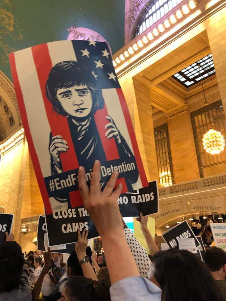 DedeBell_'s tweet photo. #htt @TornilloWitness #Immigration #ConcentrationCamps #FascismIsHere #DontLookAway #FollowTheMoney #FamiliesBelongTogether #NeverAgain #AbolishICE #DecriminalizeImmigration #ShutDownICE #LightsForLiberty https://t.co/6bvpe606jK