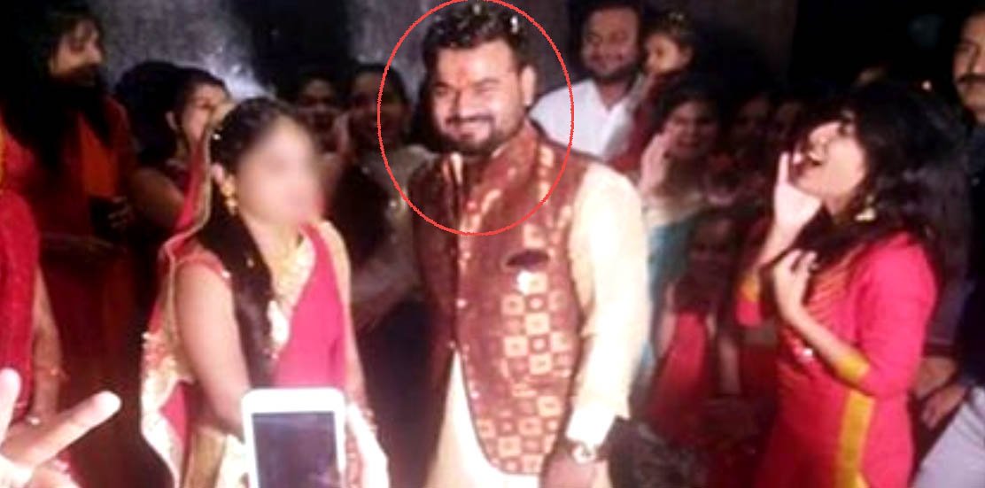 Rohit9577's tweet image. Aunty Ji,

Please check the phograph attached below. 

Tell us your take on the life of the girl destroyed by this serial offender #Ajitesh 

#SakshiMishra - Change your name to whatever you wish too. Jis baap ko baap nahi mana, uska diya hua naam le k kyun ghum rahi h.
