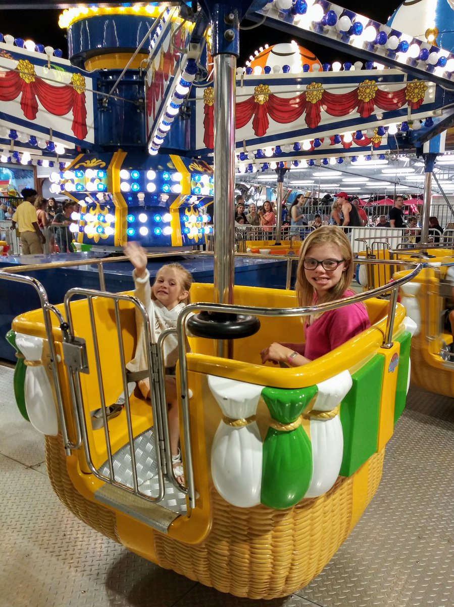 ckyle622's tweet photo. #jerseyshorefamilyvacation. #beachlife #ThisIs5 #FamilyVacation #beachday #Rollercoaster #jetskis #waterpark #boardwalk #OCNJ2019 #HappyGirl #OneWithTheSea #sharks #Stingrays https://t.co/GHpvLybHYt