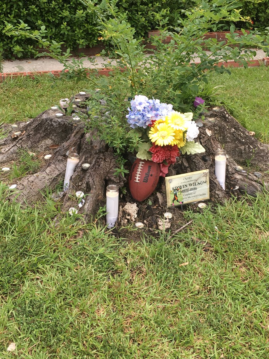 Stl_Bam's tweet image. Nothing but love young King 🤴🏾 and fly high  #LLE #RIPEDD #STLEDD #STL4L