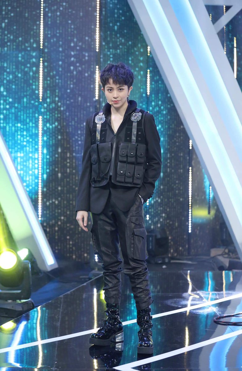 gilgil_off's tweet photo. Gil được mời làm ban cố vấn cho gameshow Người ấy là ai mùa 2 tập 13.
Lúc 21h ngày 12.07 trên htv2
#GilLe #nalas2 https://t.co/KmBRgTVHgU