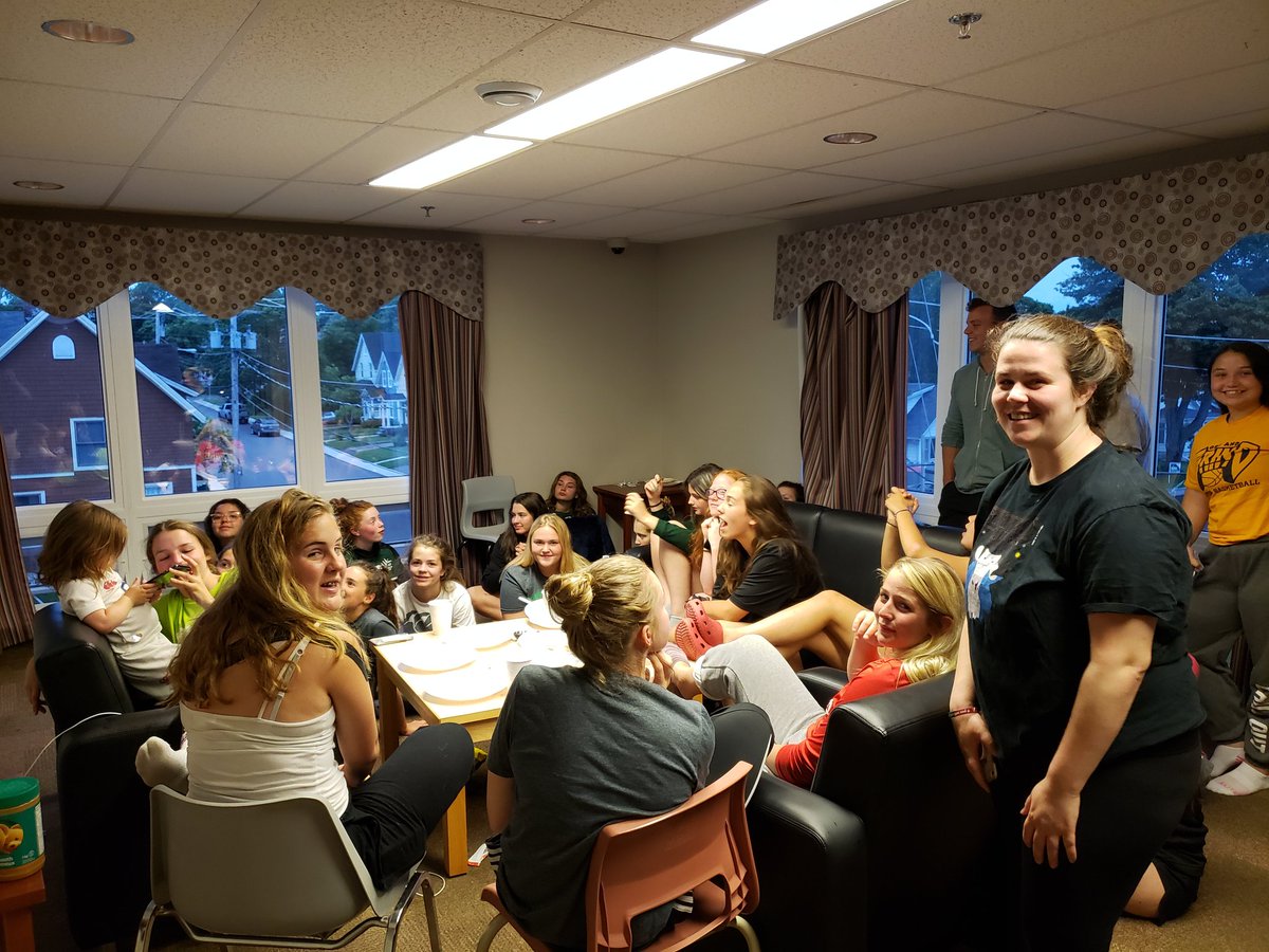 Good start to the day for the junior girls.  Both the u16 and u18shad 2 hard fought wins.  Now in for some film work