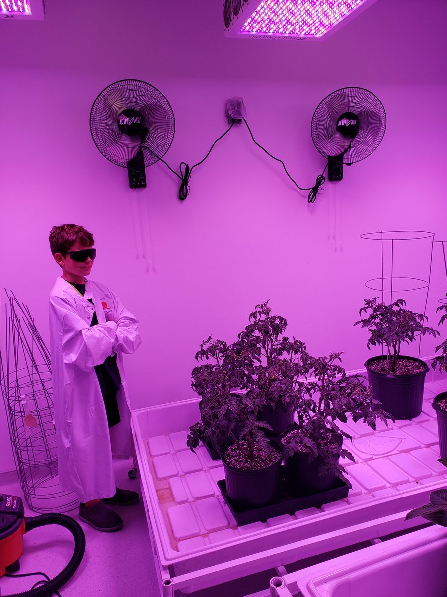 JulieBorlaug's tweet photo. Luke loved the tour of @Inari_Ag new office and labs. He had the best scientific team in the industry teaching him about protoplast isolation! #nextgenetationhungerfighter #nextnorm @WorldFoodPrize @USDA_ERS @BorlaugLEAP https://t.co/YmFi5PtkWz