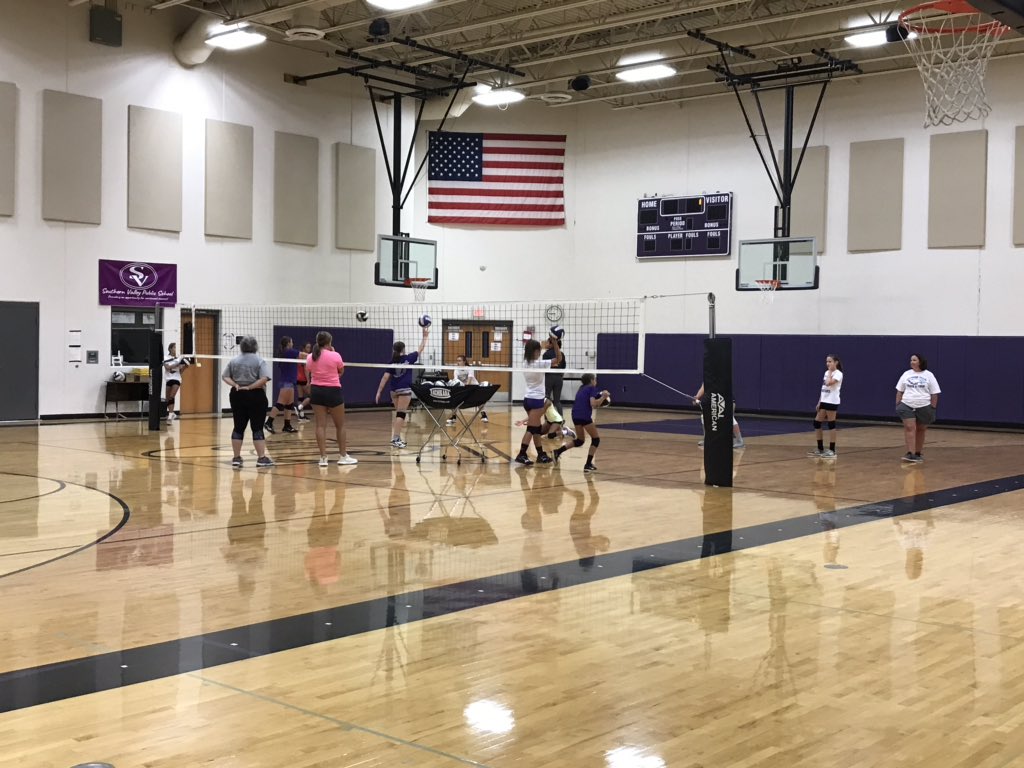 BoseJoey's tweet photo. Hastings College VB comes to SV for skills camp. What a great day! Thanks Coach Alex, Coach Vic, and Lucy for the amazing day of learning 💜🏐💜 #svnation @HastingsCollege @JessieThalheim https://t.co/P7VA4cOdZD