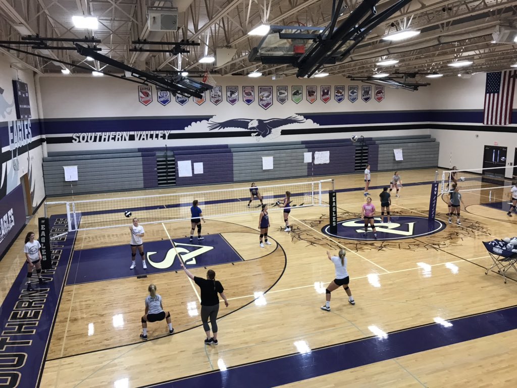 BoseJoey's tweet photo. Hastings College VB comes to SV for skills camp. What a great day! Thanks Coach Alex, Coach Vic, and Lucy for the amazing day of learning 💜🏐💜 #svnation @HastingsCollege @JessieThalheim https://t.co/P7VA4cOdZD