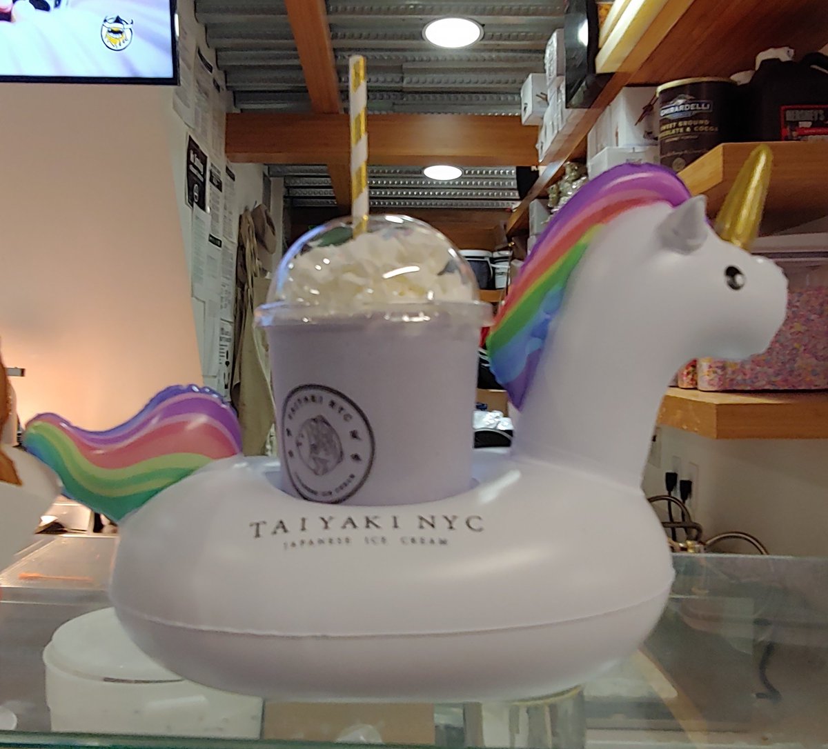 DWSnoopy's tweet photo. So excited it's in Flushing now!!
Straight Outta Japan π΅ππ¦ - matcha & hojicha ice cream with red bean taiyaki cone
Unicorn Float π¦π§ - Taro Slush
#taiyaki #taiyakinyc #taiyakiicecream #matchaicecream #hojichaicecream #taroslush #unicornfloat #straightouttajapan @TaiyakiNYC https://t.co/CTY1dyio0C