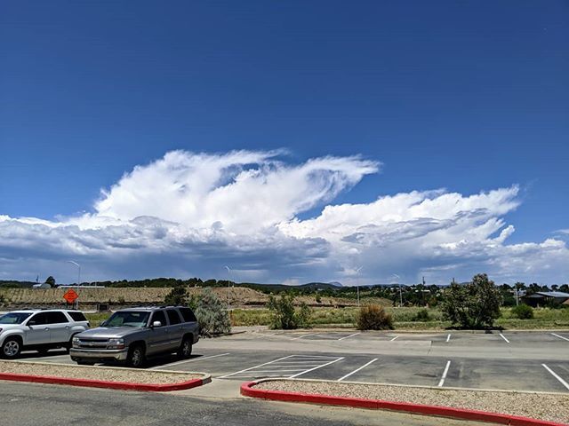 Jay_Arrgh_'s tweet photo. Don't have clouds like this in San diego https://t.co/FgoySIp7ev https://t.co/epMS4O5sSd
