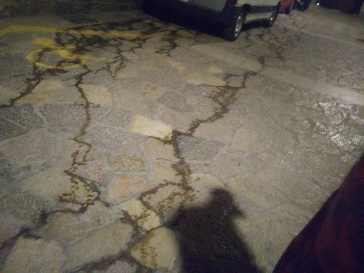 jplanasf's tweet photo. @Barflexas La belleza que celebrais no debería ser la consecuencia de tener las calles llenas de orín. @hila @CiutatHabita https://t.co/5EePffrgZK