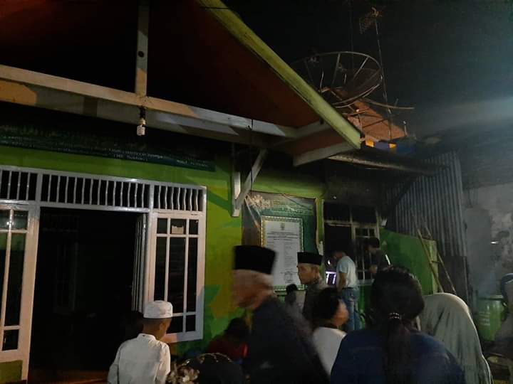 HeadlineNewsPML's tweet photo. Terjadi kebakaran di Panti Asuhan NU Moga pada sore tadi tepatnya Magrib Jumat (12/7/2019) sekitar pukul 18.00 WIB.
Kebakaran yg terjadi  diduga akibat kornsleting listrik.  
Tidak ada korban jiwa dalam peristiwa tersebut
@ganjarpranowo 
@puspindes @kabarpemalangID https://t.co/3A46hdDr5w