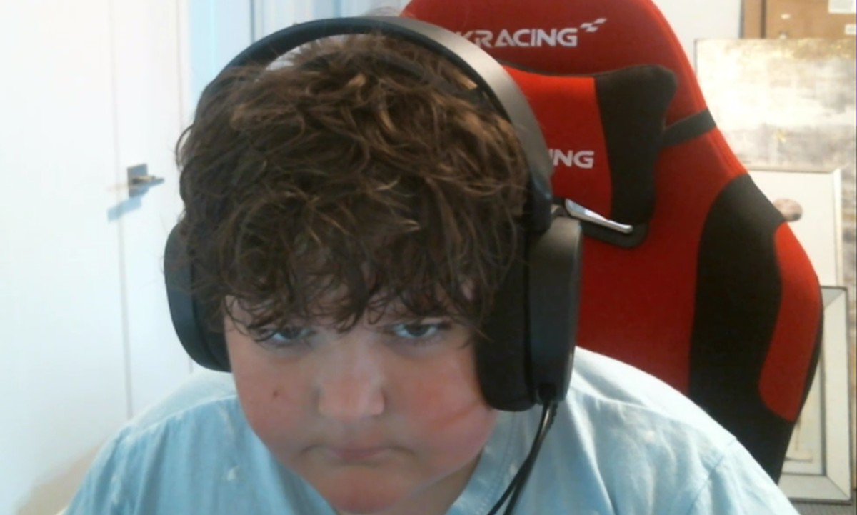 Fortnite: menino de 13 anos faz stream para ajudar tratamento de pai com câncer dlvr.it/R8K90M #eSporTV #Games #eSports