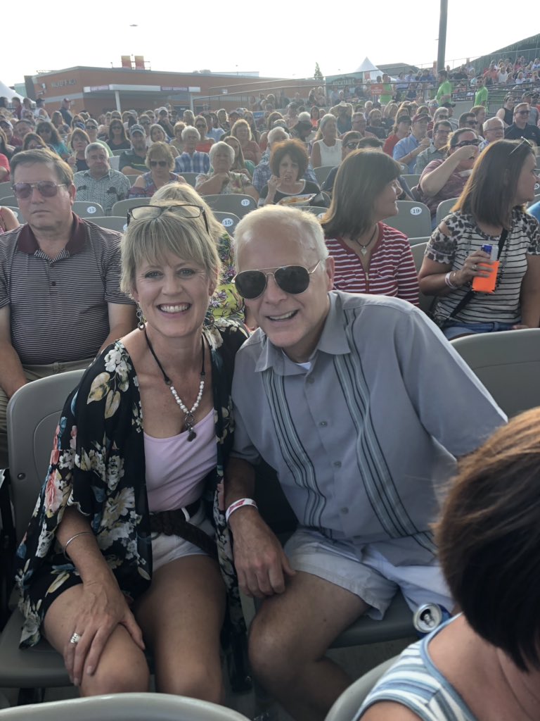DarnFun's tweet image. We’re swingin’ with Exile, John Anderson and Alabama! #AMPLiveFeed