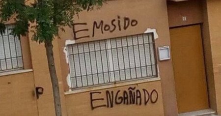 CorazonDBruja's tweet photo. Los niños descubriendo que la tumba de Cosimo no está en la Capilla de los Medici https://t.co/AcUdwncG8m
