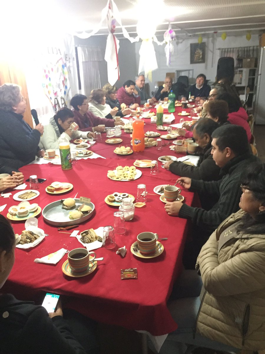 AdarosRosana's tweet photo. La #Jupac fue una tremenda organización del Sector Las Compañias, donde se lograron grandes avances para ese sector. Hoy se reunieron dirigentes históricos, donde fueron invitados @jacob_LaSerena, Ex General WVilla, JHurtado y el ex Intendente y Ex Subsecretario @RCifuentesLillo https://t.co/kJAjt9R3Gm