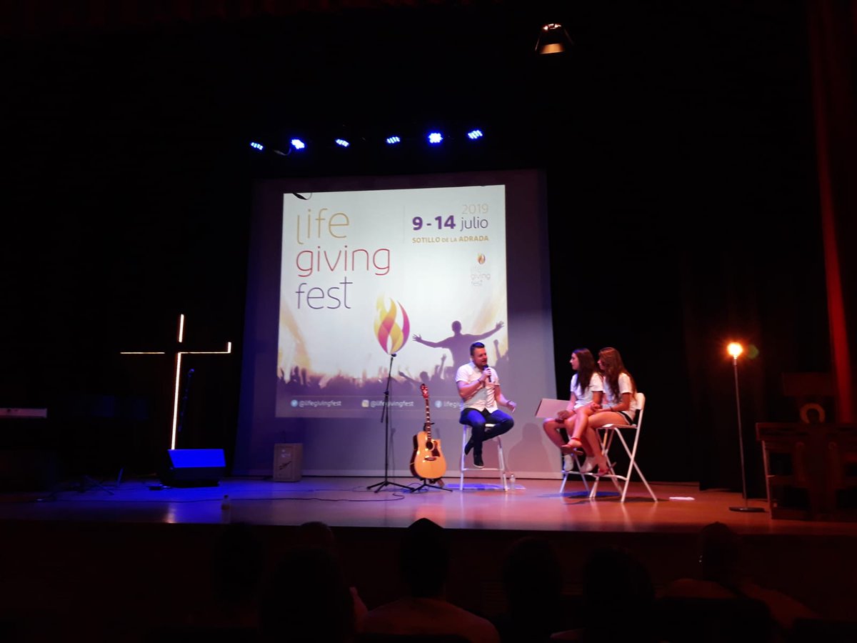 lifegivingfest's tweet photo. 🗣️🗣️🗣️Entrevista en el #LiGi19 a @gersondanielmu
Vida llena de Dios, música , familia...🙏
#MoveMyLife #experience #jovenes
@copeavila @Avilared @LifeTeen_SO @DiarioSotillo https://t.co/6nX513fDmr