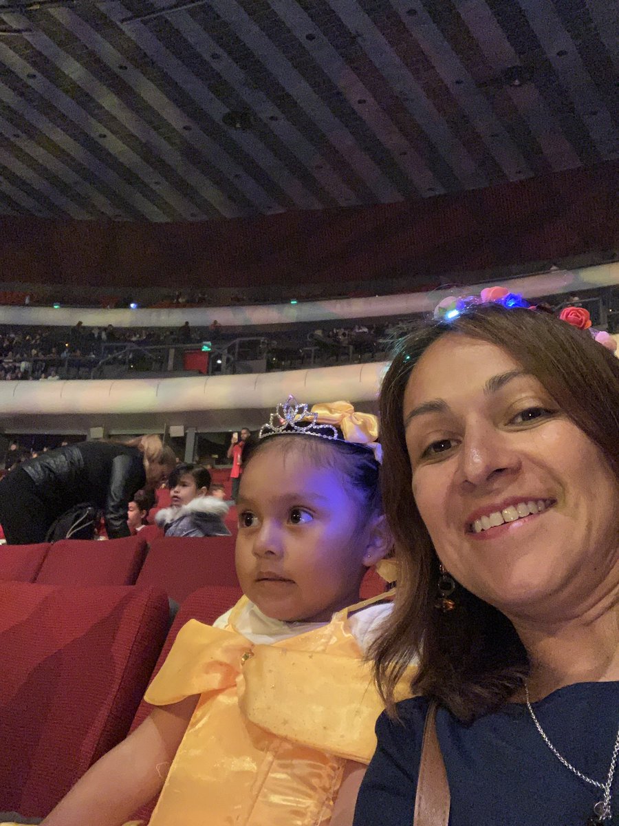ActGaby's tweet photo. #DISNEYONICE https://t.co/Ba1vRD0rN9