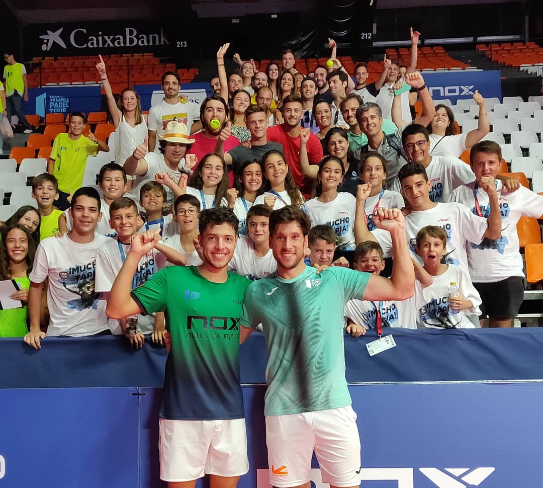 💥💥ESTAMOS EN SEMIS 💥💥 
Ganamos a Cristian-Lucho 6/2  6/4 y mañana saldremos a seguir dejando todo ante Silingo-Allemandi 💪🎾
Muchas gracias a todos por llenar la Fonteta 🏟️ en especial a mi gente 💙 
👀Ojo que <a href="/agustapiacarp/">Agustin Tapia</a> 🎩✨ está on fire 🔥     🙌AMUNT VALENCIA 🙌