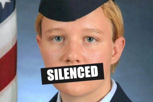 The deal you can cut when you are well-connected. The young Veteran Reality Winner is serving 63 months, 3 years probation and a lifetime of restrictions for alerting #WeThePeople of election interference. She never stood a chance or got to tell her story. #AmericasDaughter