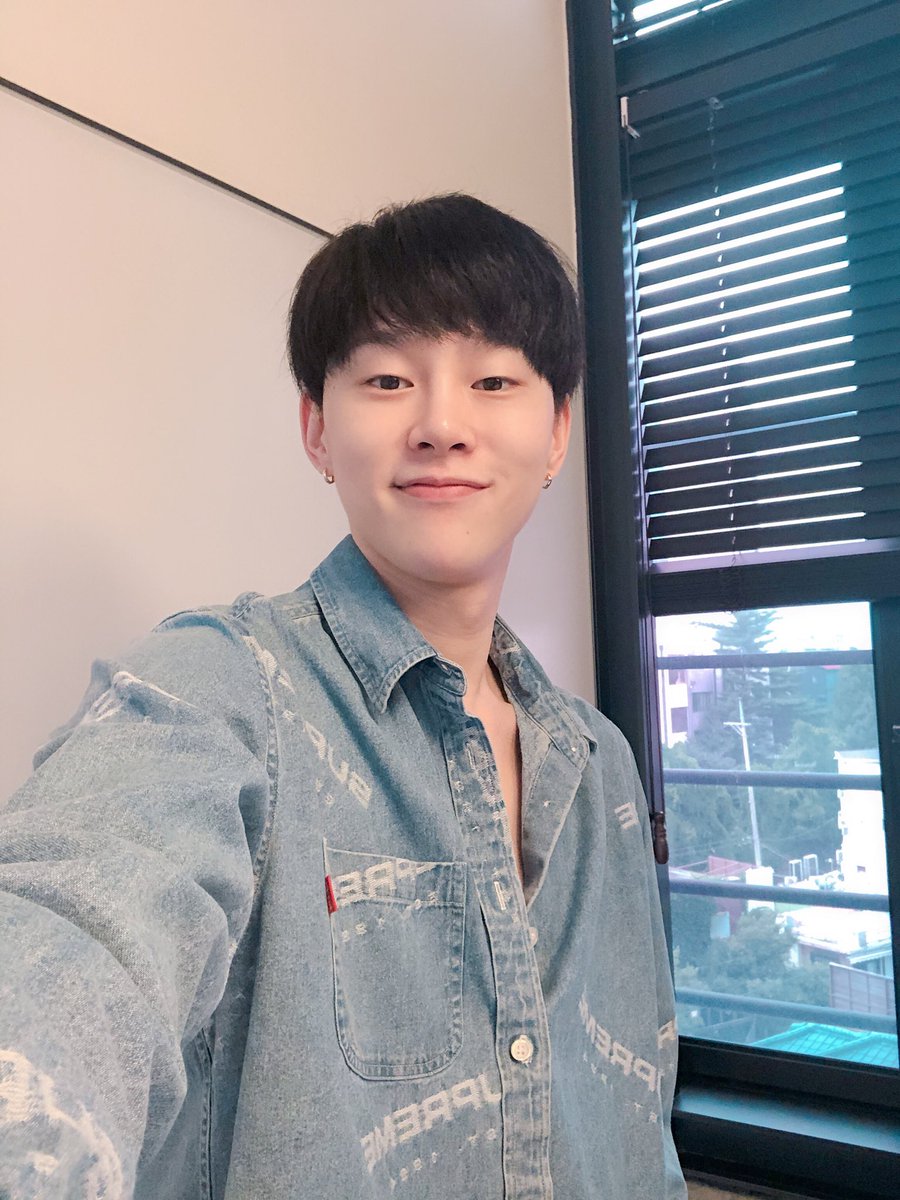 VIINIHBofficial's tweet photo. [From.Bin 💌] 

드디어 마무리 단계에 접어들었습니다 뭔지는 저도 몰라요^^
좋은 주말 보내세요💕💕 https://t.co/ubpi2p5Zq3