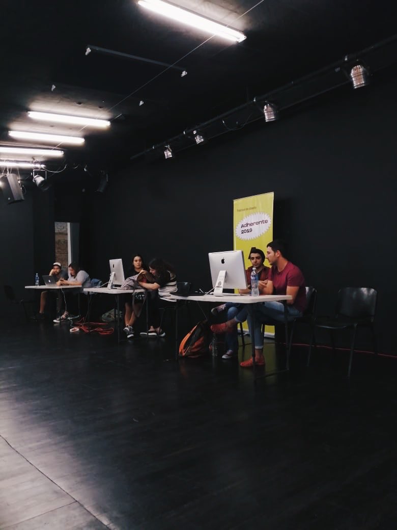 adherente_'s tweet photo. La revisión de portafolio motivó mucho a los seleccionados para perfeccionar su trabajo. 
Gracias a todos los involucrados ✨

#Adherente2019 https://t.co/GYRwEjfwv8