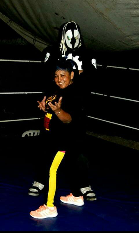 darkfith's tweet image. Acá con la hechisera!!!