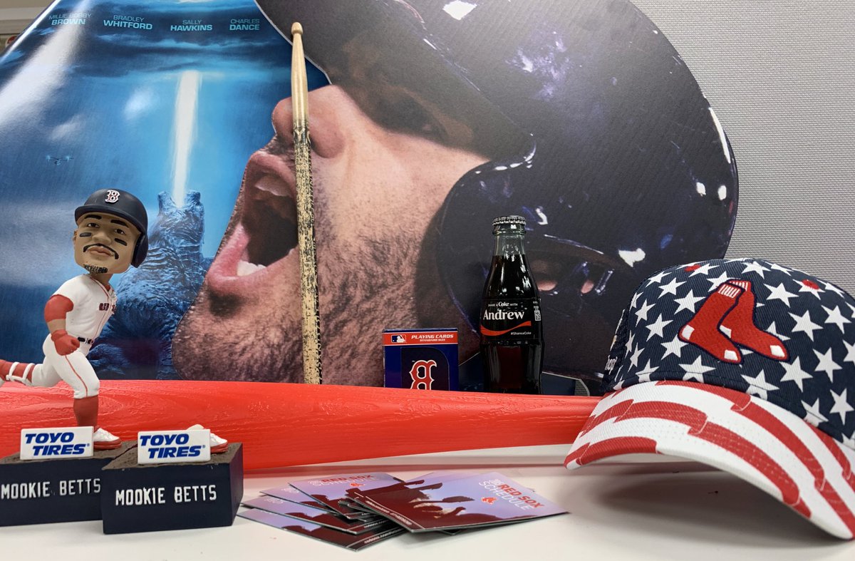 The twitter intern is cleaning during the delay! RT for a chance to win: - Bat & ball set - J.D. big head - USA hat - Unreleased Mookie bobble - Broken foot of Mookie bobble - Godzilla poster - Grand Ole Opry drumstick - Andrew Coke bottle - Stack of 2015 pocket schedules