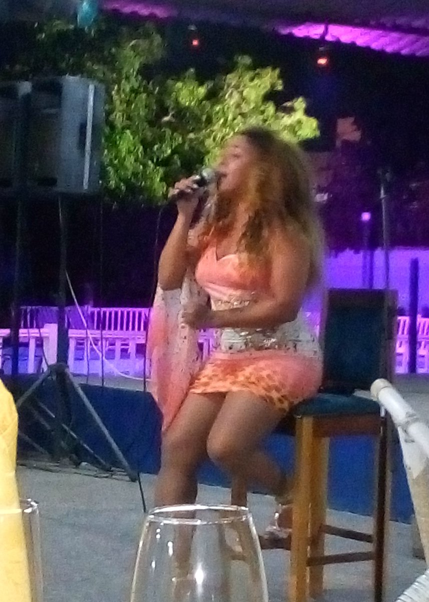 dacosta578855's tweet photo. #12dejulio Que me recuerde aquel perfume tuyo y q de celos yo me estoy muriendo..tema de #Osdalgia #SomosCuba 🇨🇺 #CubaIslaBella 🇨🇺 noche de #SocialFriday 🇨🇺 #ViernesDeRiesgo 🇨🇺 https://t.co/rZZDGdAK7b