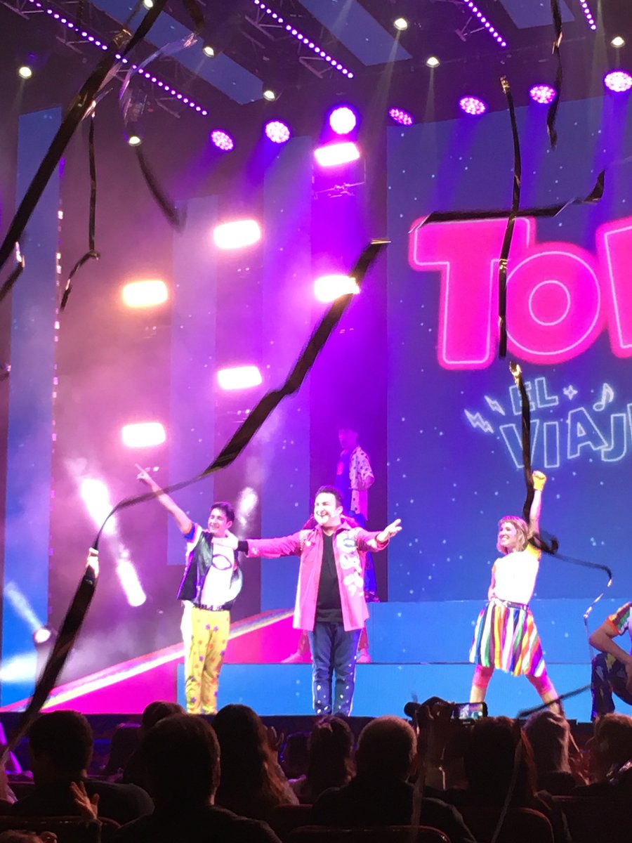 BrendaBrecher's tweet photo. #Teatro #Chicos Ver a #Topa @diegotopaok es una fiesta! El amor que pone en cada función, en cada show, es enorme,y hace que disfruten los chicos y también los grandes!❤️👏👏👏
Recomendado 💯!! #TopaElViajero en el #OperaOrbis #vacaciones  #musica #FuncionDePrensa @diegoalcala73 https://t.co/QahWoRbr3V
