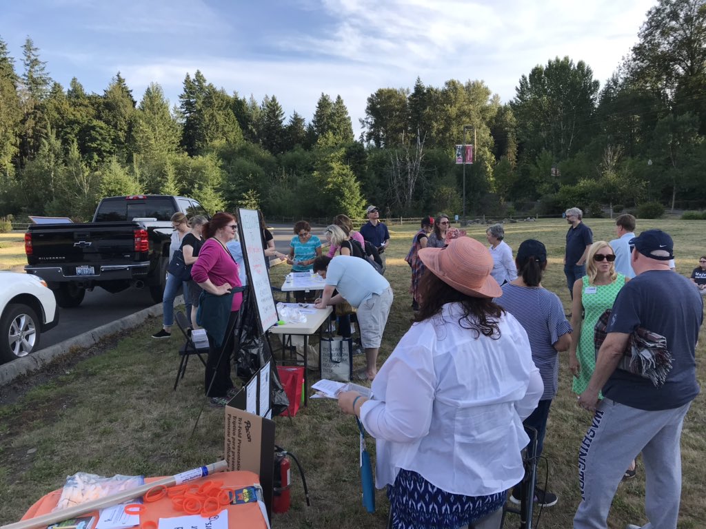 PoliticalAllie's tweet photo. Sammamish, WA just getting started #Lights4Liberty https://t.co/NkyRYroLEO