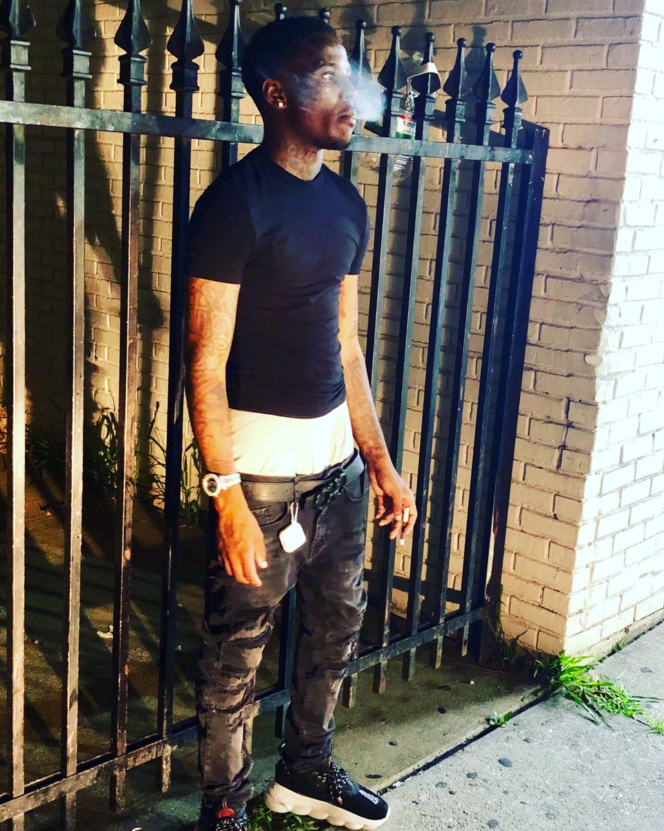 _Twinmoneyy's tweet photo. I’m Thuggin On The Regular
#Getrichalone https://t.co/0SaOGB2DNm