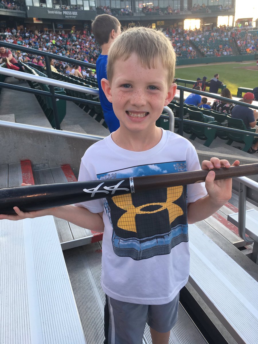 Thanks for the baseball bat <a href="/CurtSmi60010450/">Curt Smith</a>!!! This is truly how to make fans!!! <a href="/saltdogsball/">Lincoln Saltdogs</a> #ClassAct #SmilesForMiles