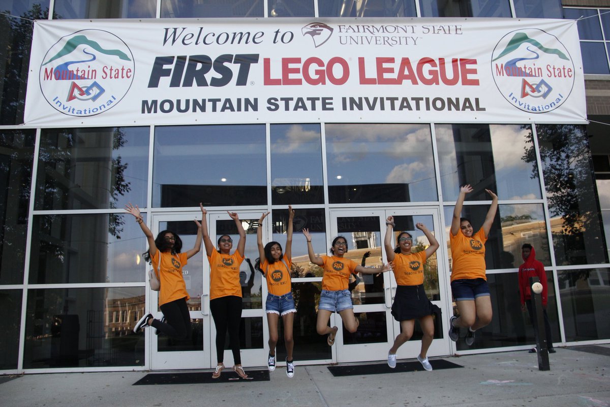AshleyE_Design's tweet photo. First day of Mountain State Invitational was full of energy and excitement!!! Having too much fun to go to bed. Can't wait for Day 2! #WVFLL 😄🎉🌜 https://t.co/B2lEzaeyXX