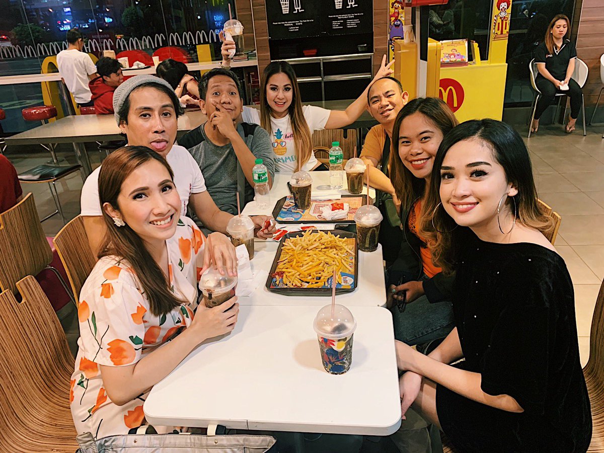MYMP_OFFICIAL's tweet photo. Happy #nationalfriesday!! Sakto pala yung pulutan namin sa coke float inuman kagabi 🤣 #mymp #aftergig #chefandbrewerbluebay #live #music #musician #mcdonalds #mcdoph #cokefloat #shakeshakefries #frenchfries @McDo_PH https://t.co/hqhUPCtLf4