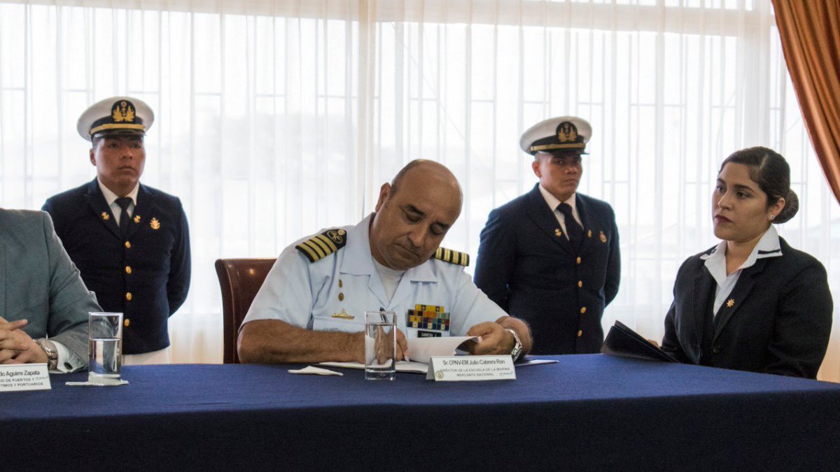 dpworldecuador's tweet photo. En la firma participaron Jorge Velásquez, Gerente General #DPWorldPosorja; Sr. CPNV-EM Julio Cabrera Ron, Director ESMENA; Eduardo Aguirre Zapata, Subsecretario de Puertos y Terminales Marítimos y Portuarios; y CALM Jorge Cabrera Espinoza, Dir. Nacional de los Espacios Acuáticos. https://t.co/5BW2OCTiLY