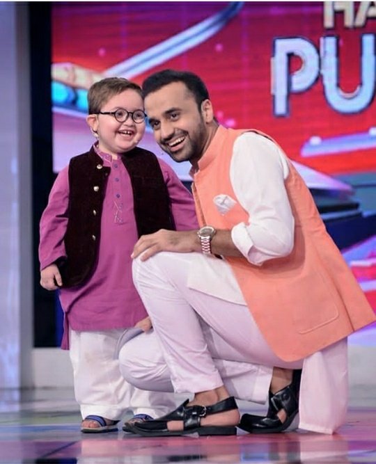 ifrajaved14's tweet photo. بچوں سے محبت کے لیے عمر نہیں دیکھی جاتی 💓
بچوں سے محبت تو بس ہو جاتی ہے 💓
کیونکہ بچے ہوتے ہی فرشتوں کی مانند ہیں
معصوم 💓
پیارے 💓
من کے سچے 💓
@WaseemBadami
#DaactSahab https://t.co/0PIBrnf87E