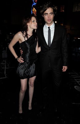 Esa noche tenemos la premiere de Twilight en Londres  Los hijos perfectos se perdieron. Mirá que bellezas.